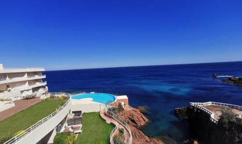 Zen Horizon - Piscine chauffee - Spacieux - Vue exceptionnelle in Le Trayas Superieur