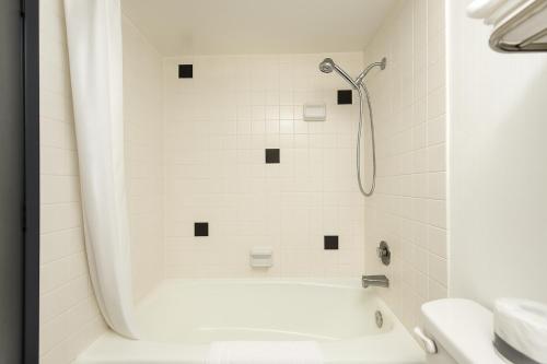 Einrichtungen, Oyster Bay Inn & Suites in Bremerton (WA)
