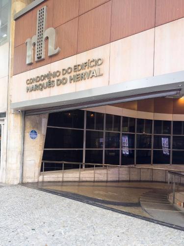 Modern design and 24-hour concierge on Rio Branco