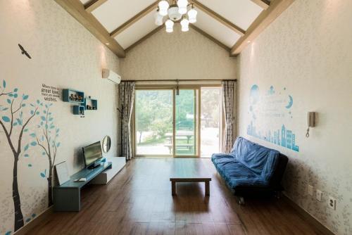 Sleeps 6