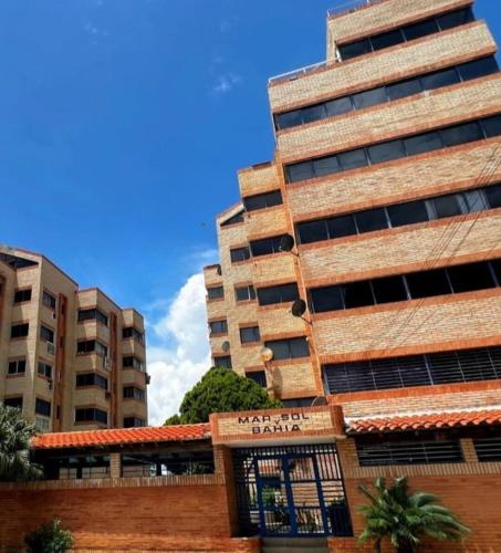 Apartamento Familiar bien ubicado en el Centro de Tucacas con vista al Mar in 투카카스