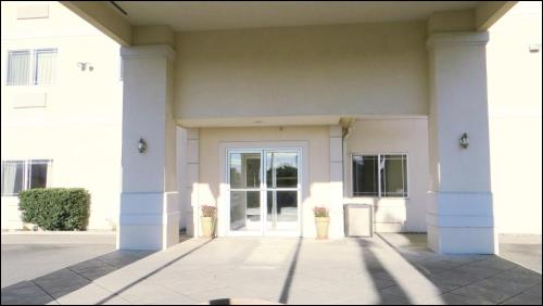 Peppermill Empress Inn - image 11