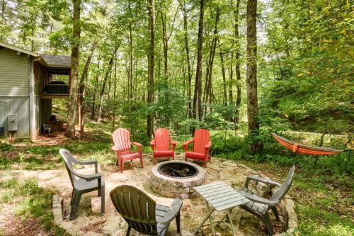 Pet-Friendly Otto Mountain Cabin w/ Fireplace! - Standing Indian, NC