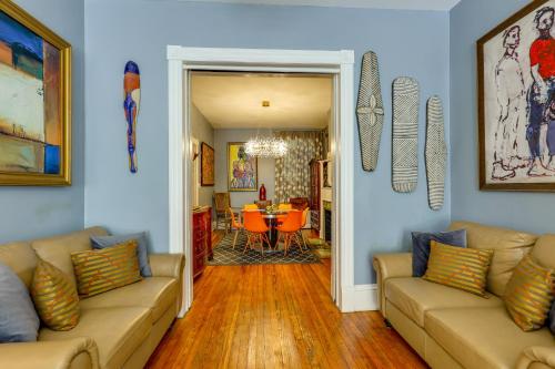 Historic Georgetown Townhome Walkable Location! in Washington, USA