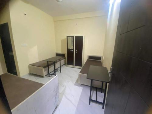 hostel stay Girls and boys in indore photo 5