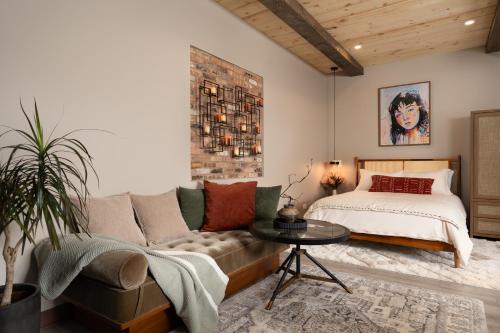 Pulaski Point Properties in Ravenswood Gardens