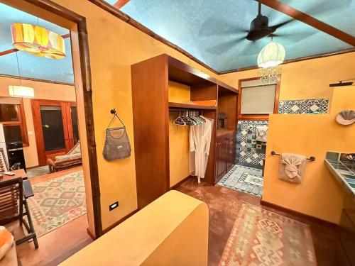 Doccia, Casa Pisces in Ambergris Caye