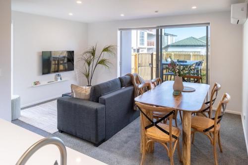 City Fringe Townhouse - Deck & Free Parking – khách sạn tại Phillpstown