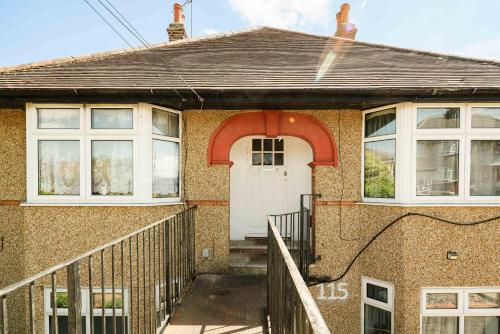 Swingate Lane Stay near Danson House