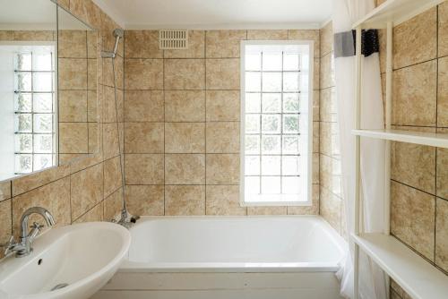 Swingate Lane Stay near Danson House