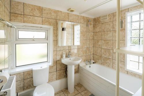 Swingate Lane Stay near Danson House