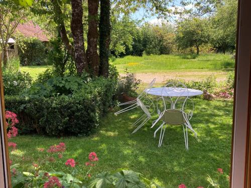 Charmant gîte de plain-pied près de Bourges, avec jardin arboré et équipement complet - FR-1-586-31 (Gite Tout Confort a Parassy : Proche Bourges et Sancerre, Ideal Randonnees et Decouvertes - FR-1-586) in Morogues