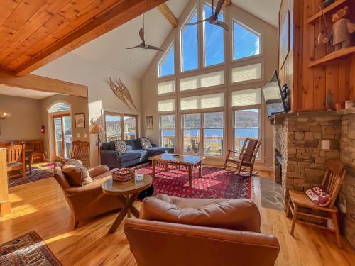 Lakefront Home Near Wisp with Great Location Dock Slip Hot Tub in McHenry, USA