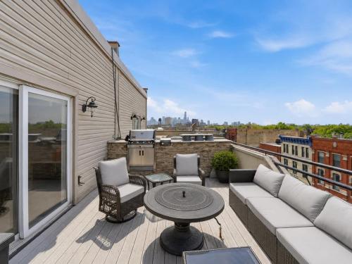 Amazing Wicker Park Penthouse with Skyline Views – khách sạn tại Wicker Park