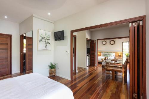 Angsangha - Airlie Beach