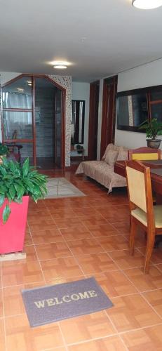 Hogar con jardines amplios cerca al centro 4 pax