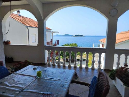 Apartment in Rogoznica - Sibenik Riviera 36452 – khách sạn tại Zecevo Rogoznicko
