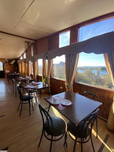 HOTEL CASAGRANDE con estacionamiento EXCLUSIVO y estamos a 50 MTS del Terminal de Buses in Valdivia