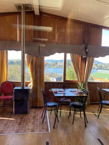 HOTEL CASAGRANDE con estacionamiento EXCLUSIVO y estamos a 50 MTS del Terminal de Buses in Valdivia