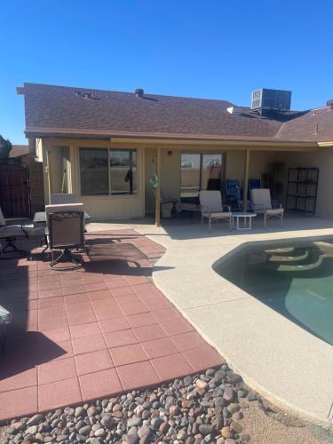 Spacious Four Bedroom Glendale Home with Pool Near Westgate Stadium – khách sạn tại Nam Glendale