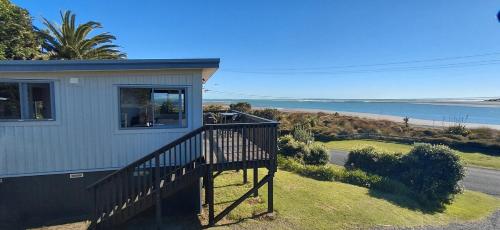 Uitzicht, Karoro - laid-back bach with epic views! in Otorohanga