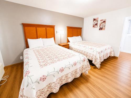Royal Gateway Motel - image 26