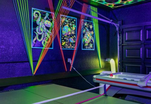 Waterfront Resort, Heated Pool, Hot Tub, Game Room in Largo, USA