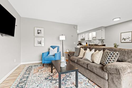 . Quiet & Cozy End Unit Near Downtown Mount Clemens