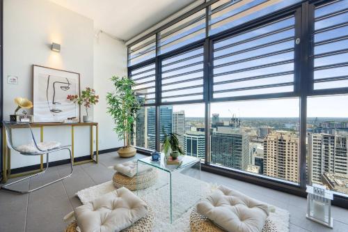 Harbour Views & Modern Living in Sydney CBD - image 9
