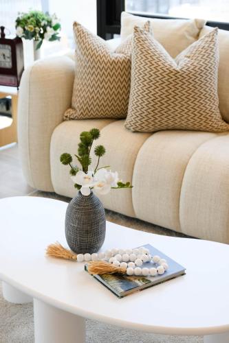 Harbour Views & Modern Living in Sydney CBD - image 3
