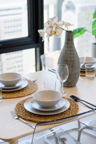 Harbour Views & Modern Living in Sydney CBD - image 2