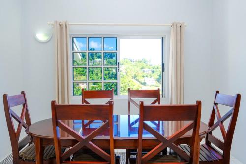 Spacious Apartment Mountain & Sea Views in เดอะโบกัส