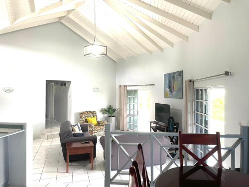 Spacious Apartment Mountain & Sea Views in เดอะโบกัส
