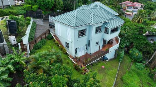 Spacious Apartment Mountain & Sea Views in เดอะโบกัส