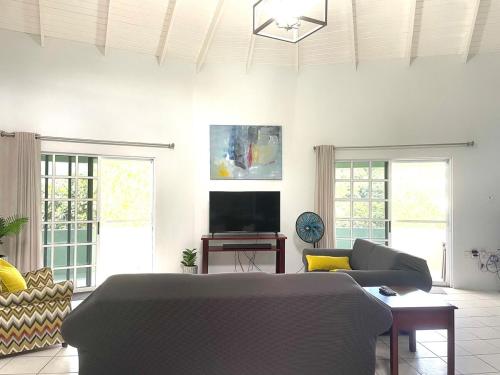 Spacious Apartment Mountain & Sea Views in เดอะโบกัส
