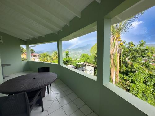 Spacious Apartment Mountain & Sea Views in เดอะโบกัส