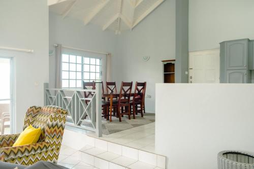 Spacious Apartment Mountain & Sea Views in เดอะโบกัส