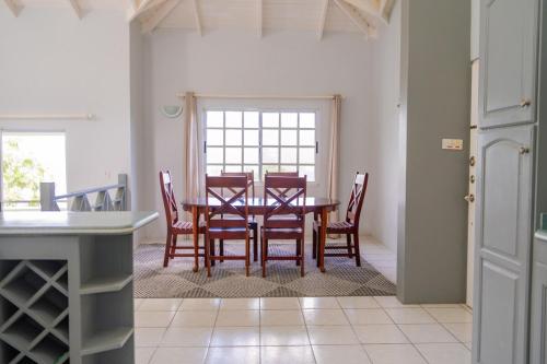 Spacious Apartment Mountain & Sea Views in เดอะโบกัส