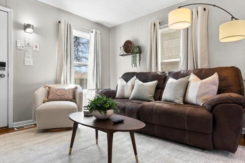 4 Bedroom Bungalow in the - Heart of Metro Detroit in Center Line, USA
