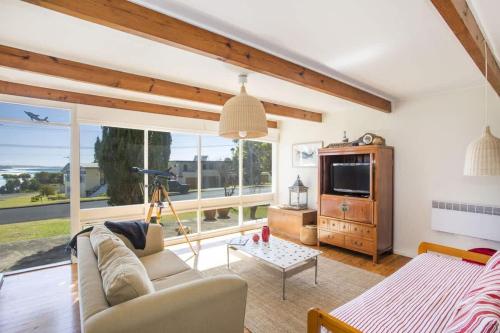 Stunning Views - beach cottage with ocean vistas in Burrill Lake