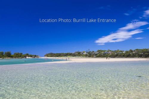 Stunning Views - beach cottage with ocean vistas in Burrill Lake