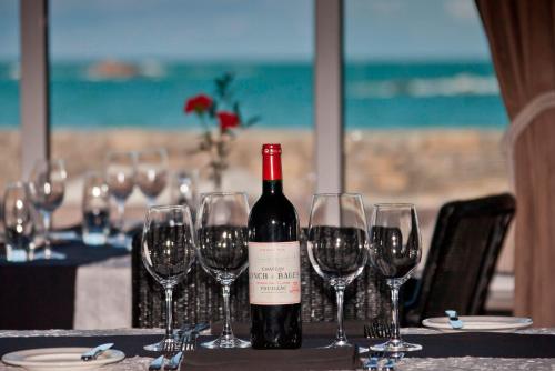 Cobo Bay Hotel - image 8
