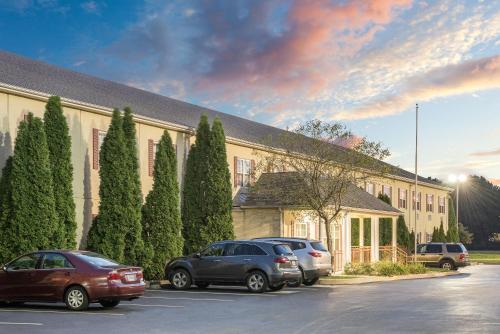 Super 8 by Wyndham Maumee Perrysburg Toledo Area - Accommodation - Maumee