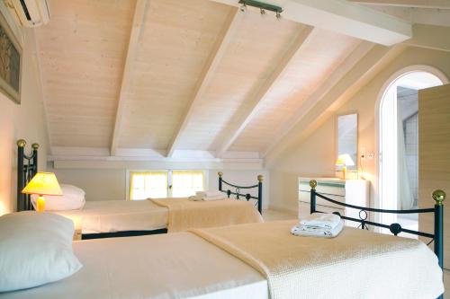 2 bedrooms, 4 beds