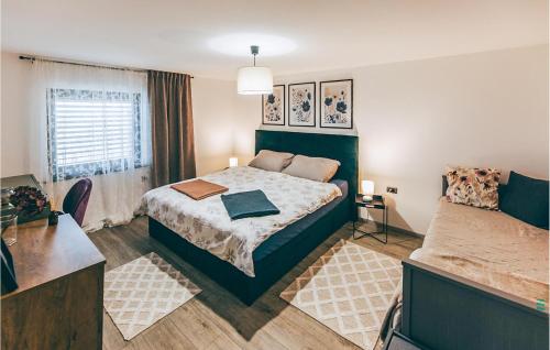 Cozy Home In Banfi With Sauna in Robadje