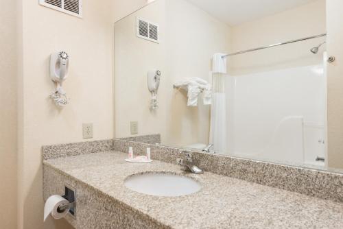 Super 8 by Wyndham St Robert Ft Leonard Wood Area Super 8 by Wyndham St Robert Ft Leonard Wood Area