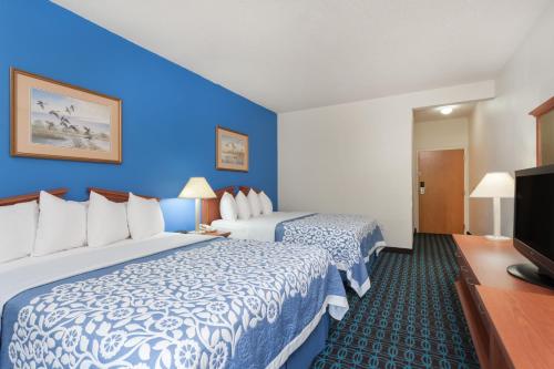 Days Inn & Suites by Wyndham Cambridge