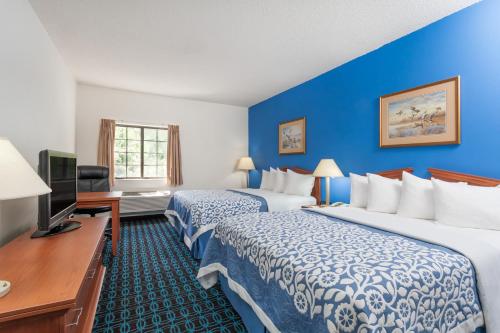 Days Inn & Suites by Wyndham Cambridge