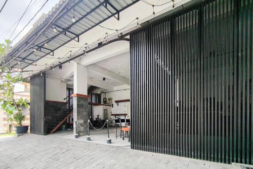 Entrance, RedDoorz @ Wika Wiki Homestay in Medan Polonia