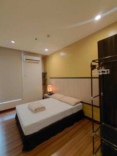 Spacious Modern 2 BED 2 BATH by WSI Residences, Manila
